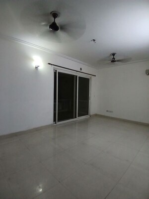 Room in 3 BHK Apartment at Swaran Nagri, Sector 31 – for Rent