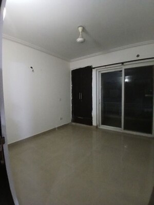 Room in 3 BHK Apartment at Swaran Nagri, Sector 31 – for Rent