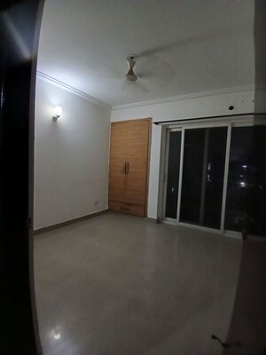 Room in 3 BHK Apartment at Swaran Nagri, Sector 31 – for Rent