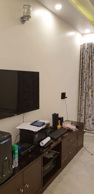 Team Area in 3 BHK Independent House at Sector 14 – for Rent