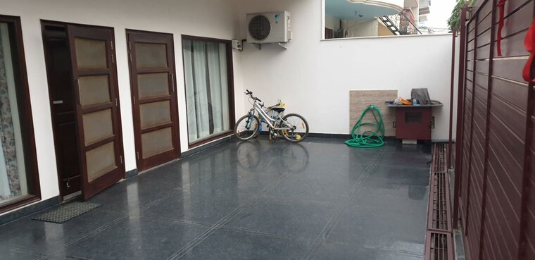 Room, sector 14 3 Bedroom 1700 Sq.Ft. Independent House In Sector 14 Gurgaon 10684926