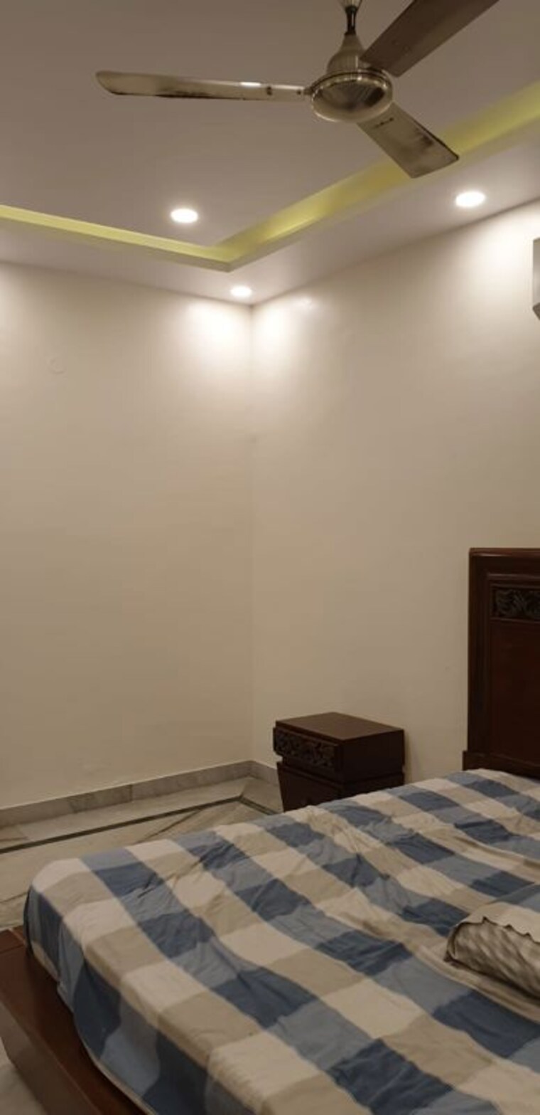 Room, sector 14 3 Bedroom 1700 Sq.Ft. Independent House In Sector 14 Gurgaon 10684926