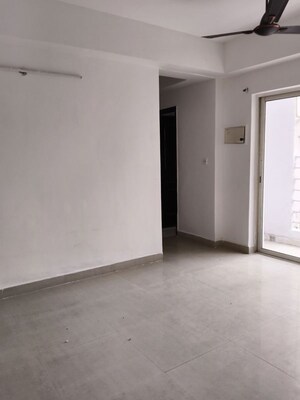 Room in 2 BHK Apartment at Paras Tierea, Sector 137 – for Rent