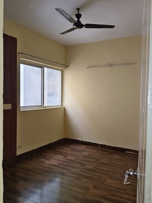 Room in 2 BHK Apartment at Paras Tierea, Sector 137 – for Rent