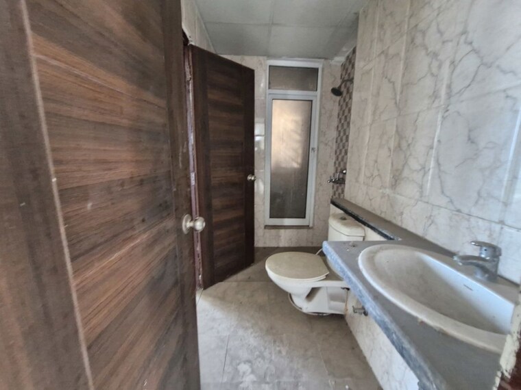 Bathroom, mahagun-mirabella 3 Bedroom 1880 Sq.Ft. Apartment In Sector 79 Noida 10684957