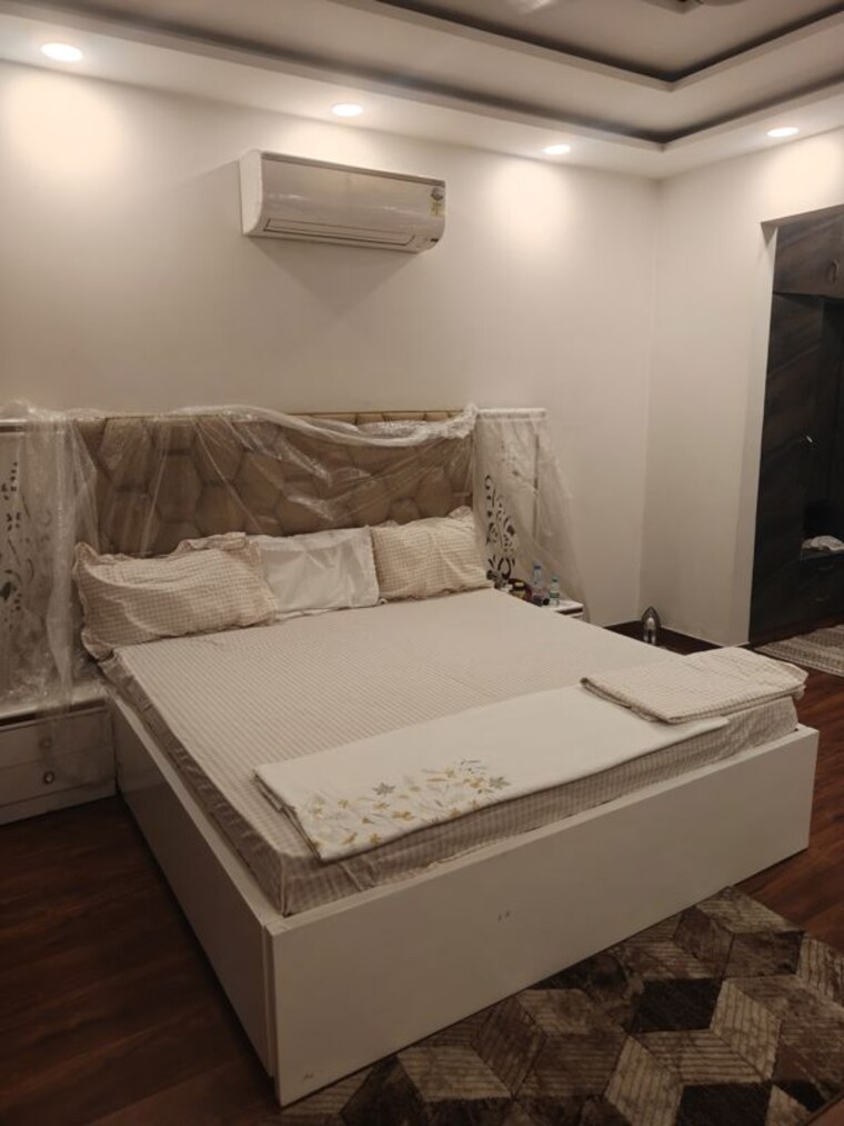 Bedroom, rajouri garden 3 Bedroom 200 Sq.Yd. Builder Floor In Rajouri Garden Delhi 10684971