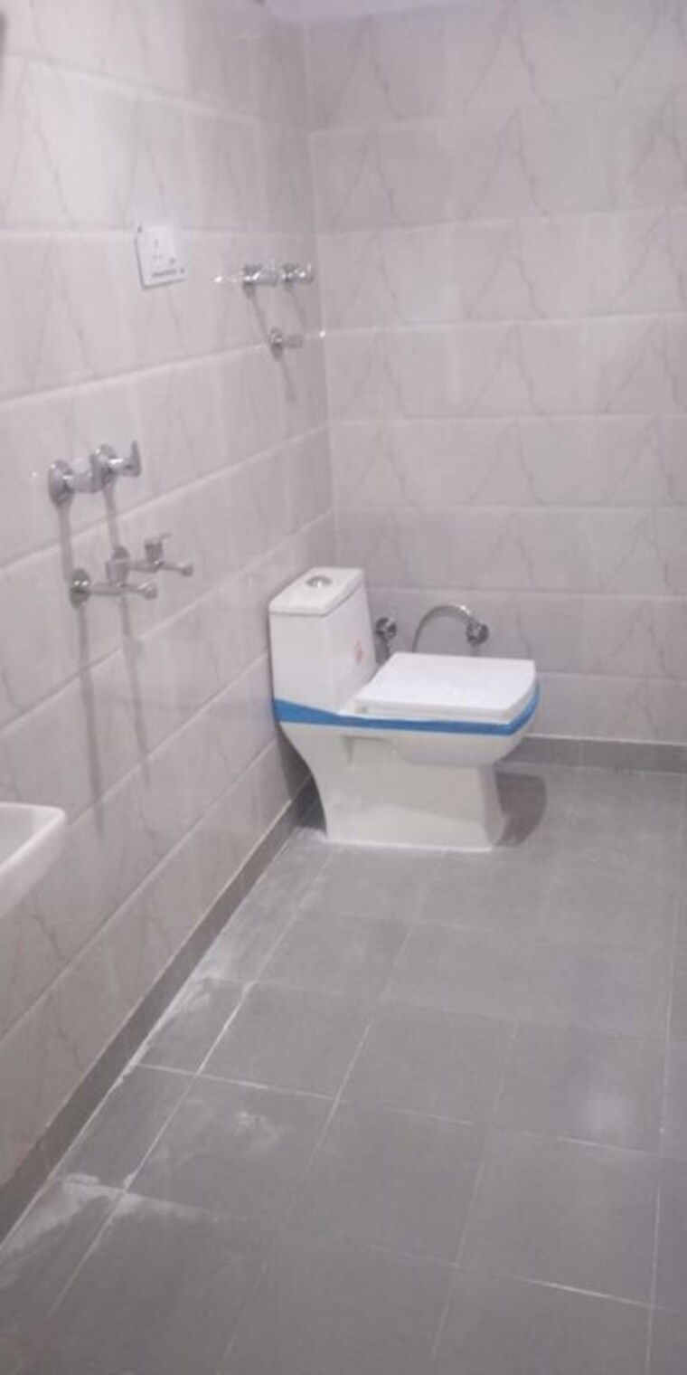 Bathroom, sector 14 3 Bedroom 1725 Sq.Ft. Independent House In Sector 14 Gurgaon 10684986