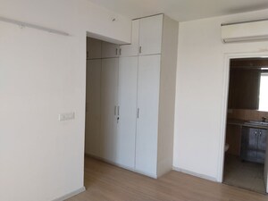 Room in 3 BHK Apartment at DLF The Skycourt, Sector 86 – for Sale