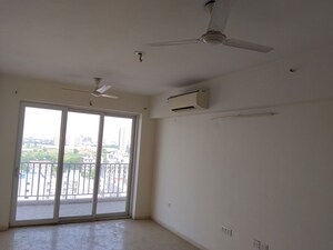 Room in 3 BHK Apartment at DLF The Skycourt, Sector 86 – for Sale