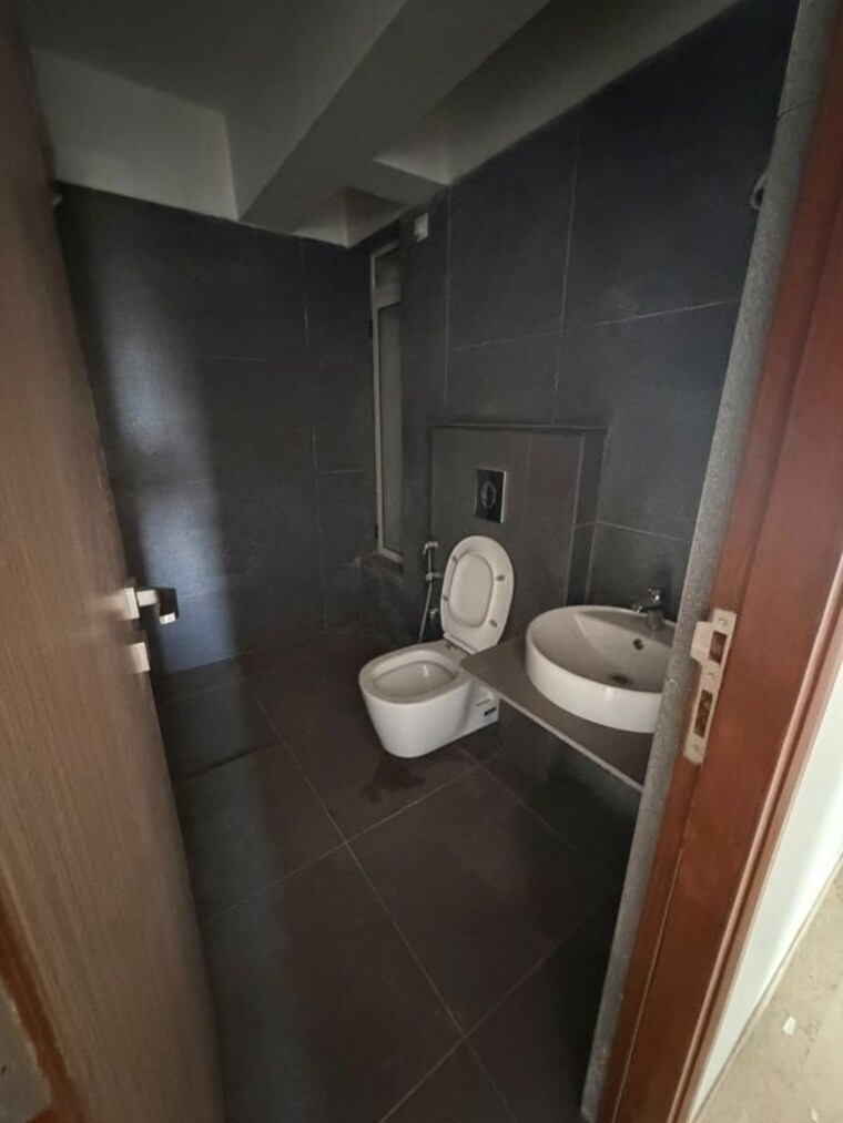 Bathroom, juhu 3 Bedroom 1150 Sq.Ft. Apartment In Juhu Mumbai 10685003
