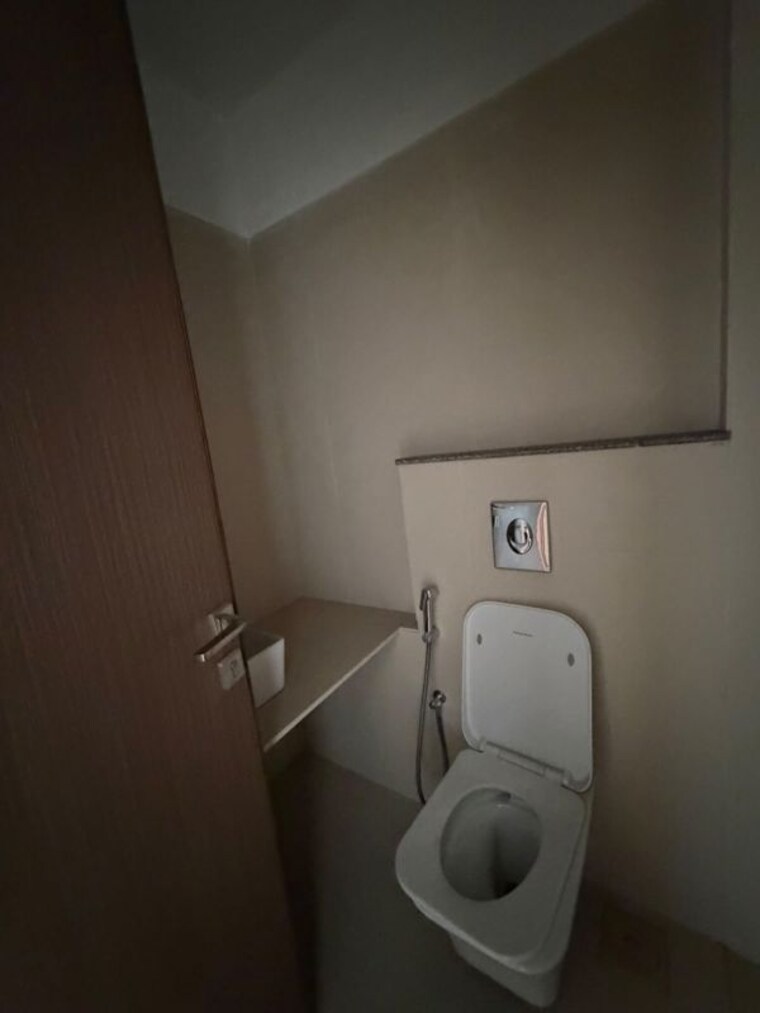 Bathroom, juhu 3 Bedroom 1150 Sq.Ft. Apartment In Juhu Mumbai 10685003