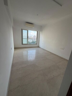 Room in 3 BHK Apartment at Juhu – for Sale