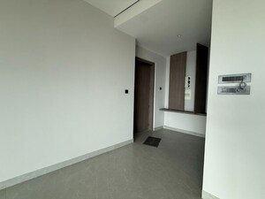 Room in 4 BHK Apartment at Lodha Trump Tower, Worli – for Rent