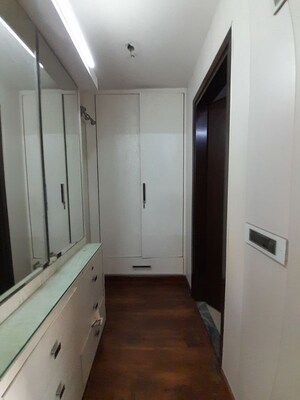 Furnished Amenities in 3.5 BHK Apartment at BPTP Park Grandeura, Sector 82 – for Sale