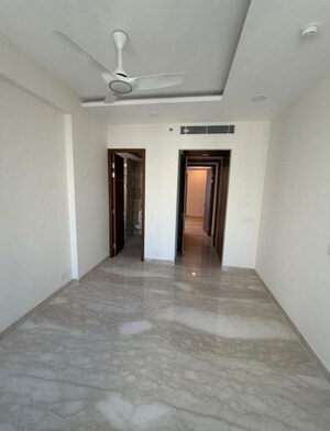 Room in 3 BHK Apartment at Ambience Creacions, Sector 22 – for Rent