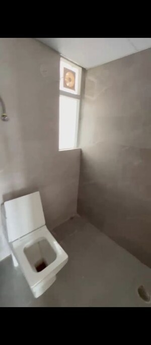 Room in 3 BHK Apartment at Nilgiri Apartments, Sector 34 – for Rent