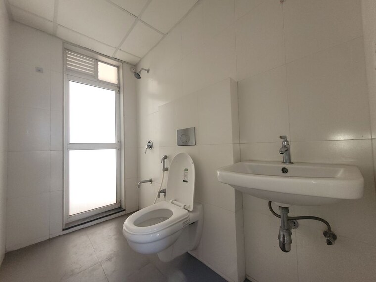 Bathroom, godrej-emerald 3 Bedroom 1033 Sq.Ft. Apartment In Ghodbunder Road Thane 10685067