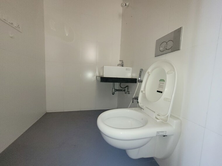 Bathroom, godrej-emerald 3 Bedroom 1033 Sq.Ft. Apartment In Ghodbunder Road Thane 10685067