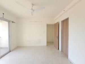 Room in 3 BHK Apartment at Godrej Emerald, Ghodbunder Road – for Rent