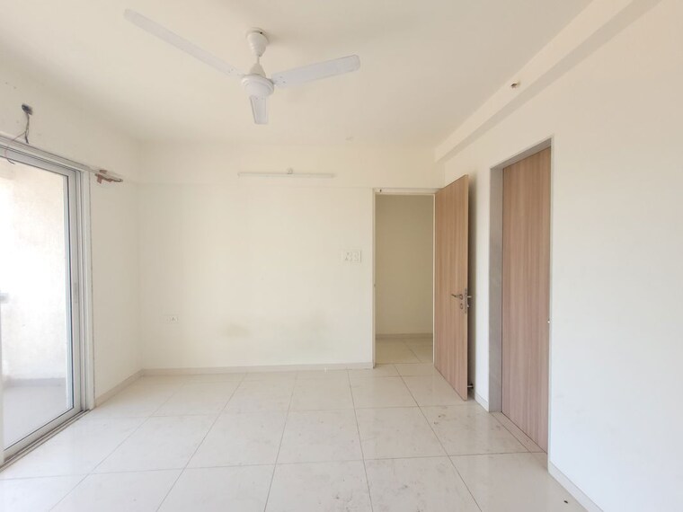 Room, godrej-emerald 3 Bedroom 1033 Sq.Ft. Apartment In Ghodbunder Road Thane 10685067
