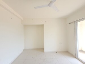 Room in 3 BHK Apartment at Godrej Emerald, Ghodbunder Road – for Rent