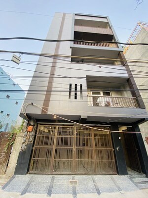 3 BHK Builder Floor – Exterior View View at Dwarka Mor - for Rent