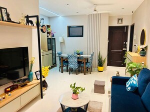 Team Area in 2 BHK Apartment at K Raheja Heights, Malad East – for Rent