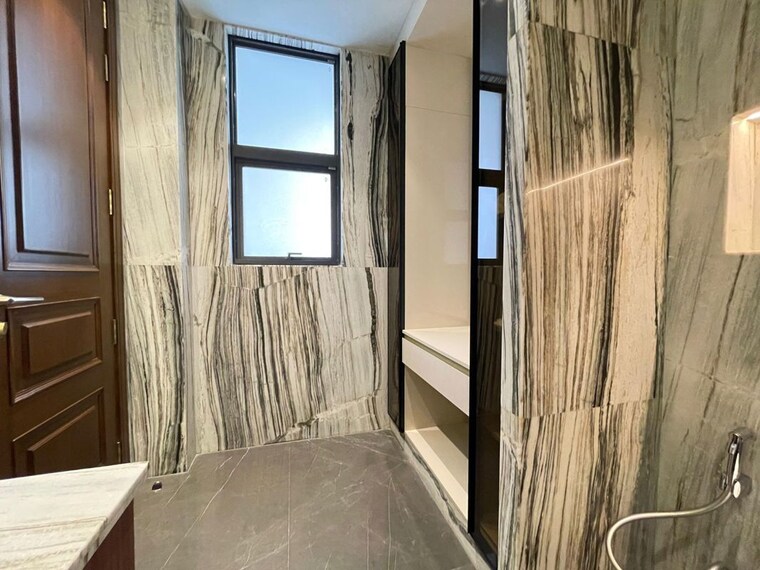 Bathroom, vasant vihar 4 Bedroom 5600 Sq.Ft. Apartment In Vasant Vihar Delhi 10685077