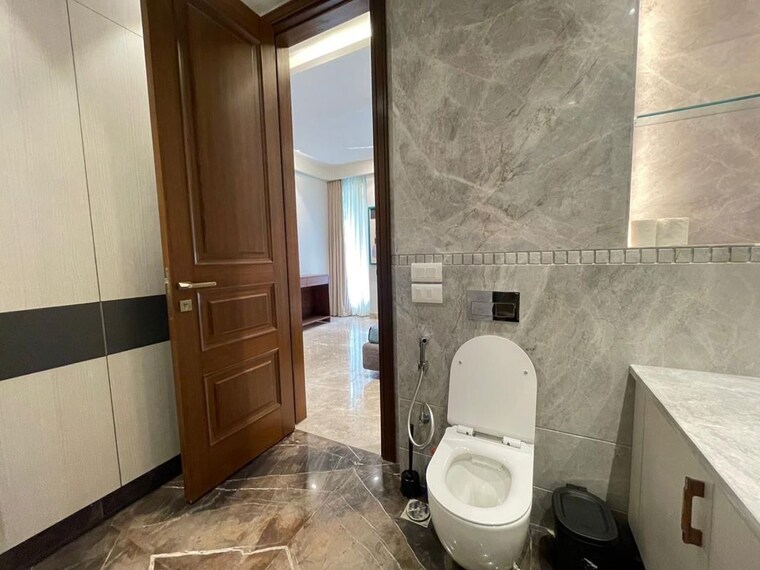 Bathroom, vasant vihar 4 Bedroom 5600 Sq.Ft. Apartment In Vasant Vihar Delhi 10685077