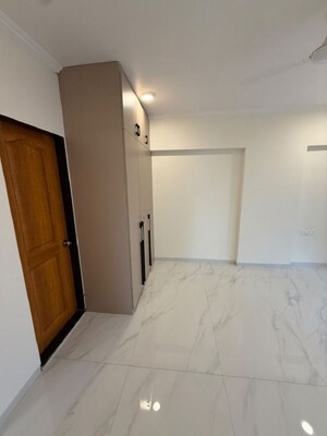 Room in 2 BHK Apartment at Bandra West – for Rent