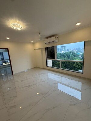 Room in 2 BHK Apartment at Bandra West – for Rent