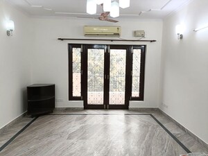 Bedroom in 3 BHK Builder Floor at Sarvapriya Vihar – for Rent