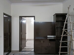 Room in 3 BHK Builder Floor at Sarvapriya Vihar – for Rent
