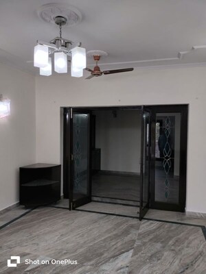 Room in 3 BHK Builder Floor at Sarvapriya Vihar – for Rent