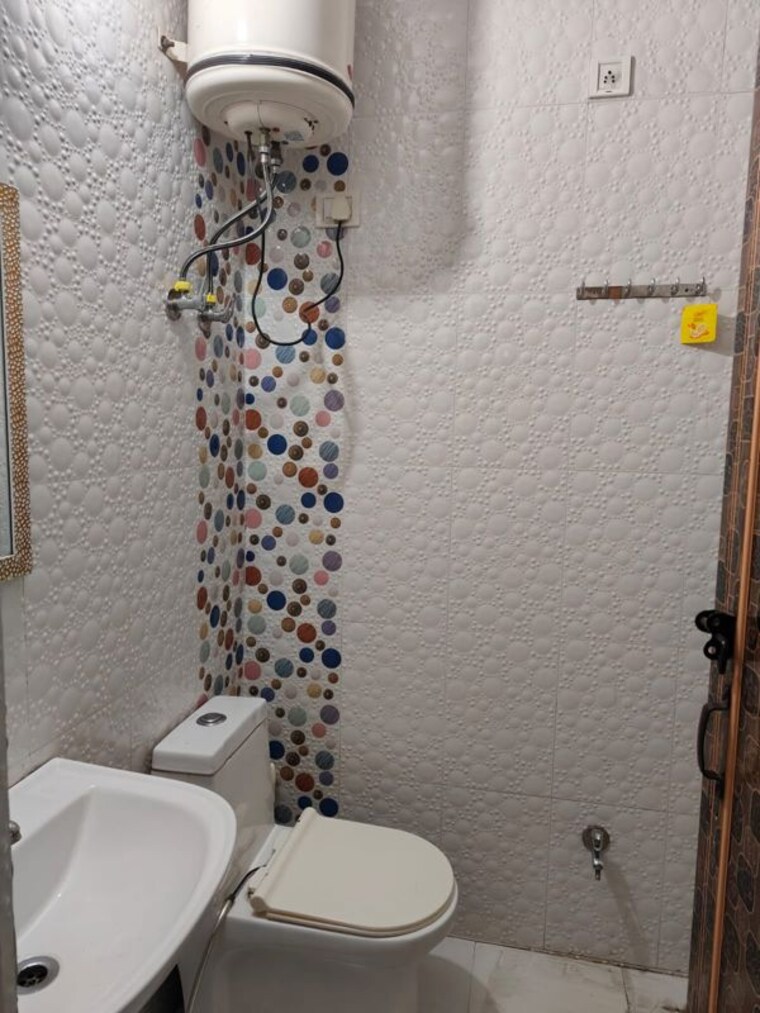 Bathroom, ardee-city 2 Bedroom 1200 Sq.Ft. Builder Floor In Sector 52 Gurgaon 10685138