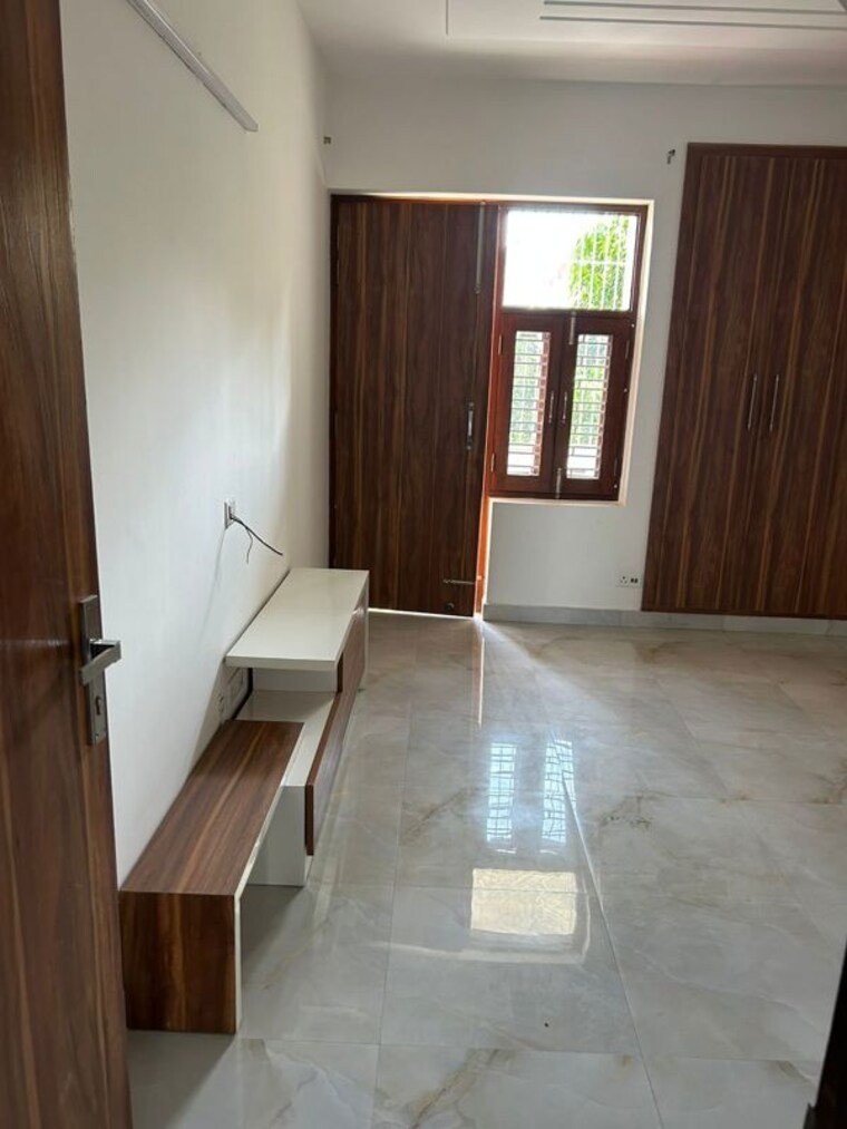 Room, sector 57 3 Bedroom 1800 Sq.Ft. Builder Floor In Sector 57 Gurgaon 10685214