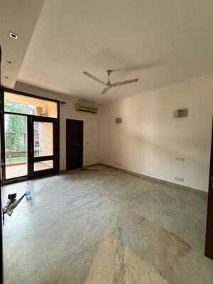 Room in 3 BHK Builder Floor at New Friends Colony – for Rent