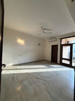 Room in 3 BHK Builder Floor at New Friends Colony – for Rent