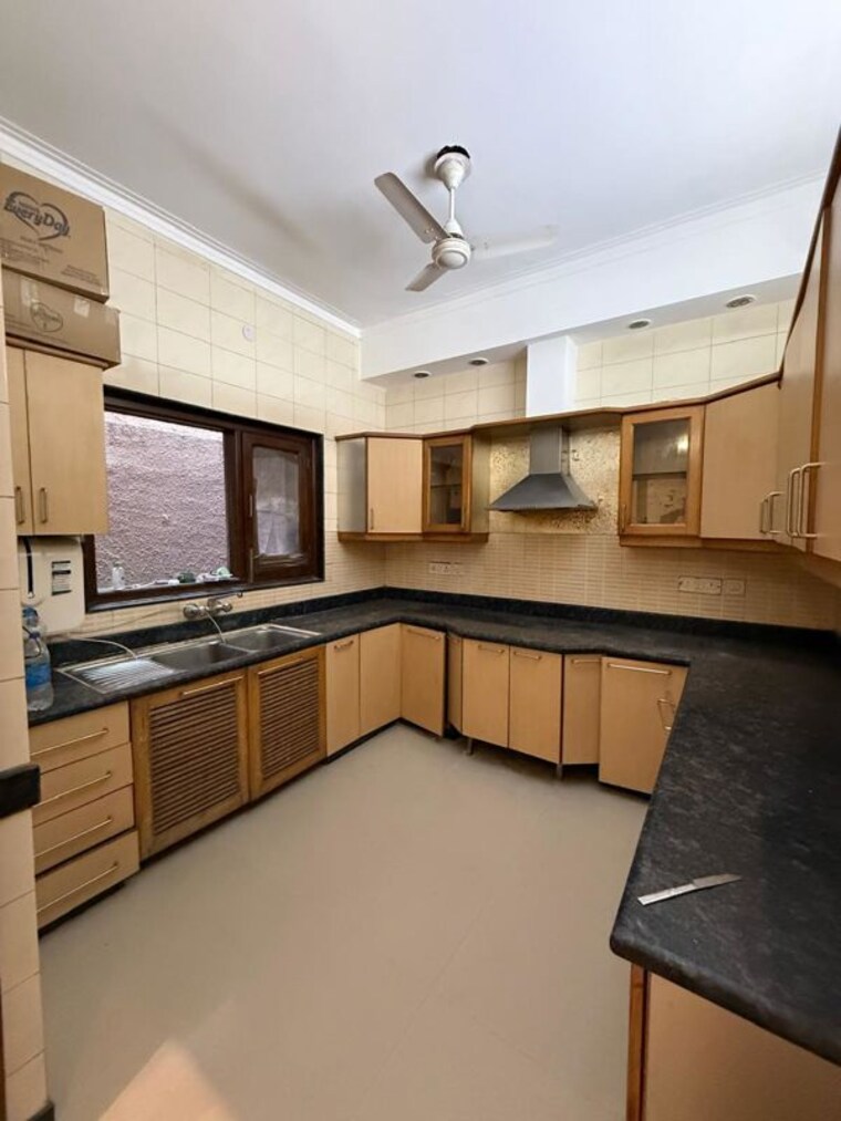 Kitchen, new friends colony 3 Bedroom 2400 Sq.Ft. Builder Floor In New Friends Colony Delhi 10685216