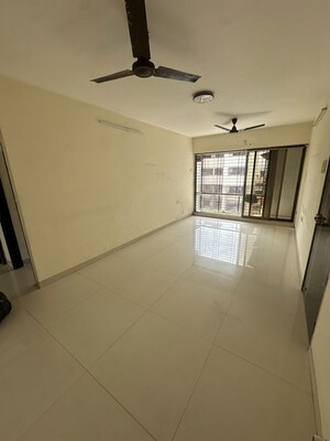 2 BHK Apartment For Sale in Shiv Darshan Tower Malad West, Malad West