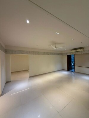 Room in 5 BHK Apartment at Embassy Lake Terraces, Hebbal Kempapura – for Rent
