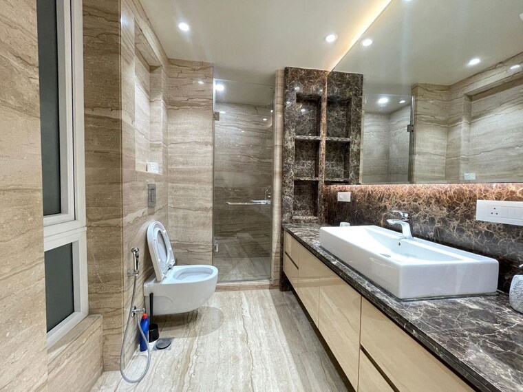 Bathroom, defence colony 3 Bedroom 3100 Sq.Ft. Apartment In Defence Colony Delhi 10685255