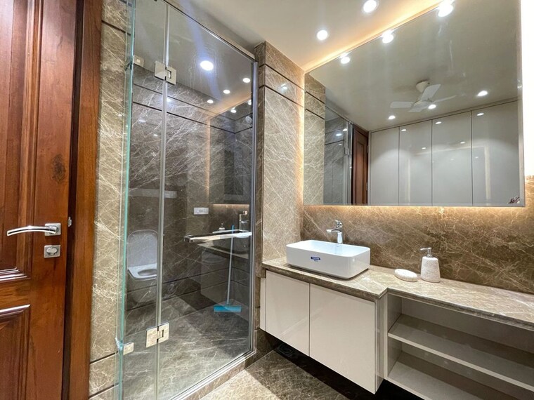 Bathroom, defence colony 3 Bedroom 3100 Sq.Ft. Apartment In Defence Colony Delhi 10685255