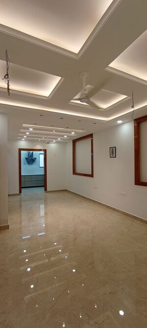 Kitchen in 3 BHK Builder Floor at BPTP District 3, Sector 85 – for Sale
