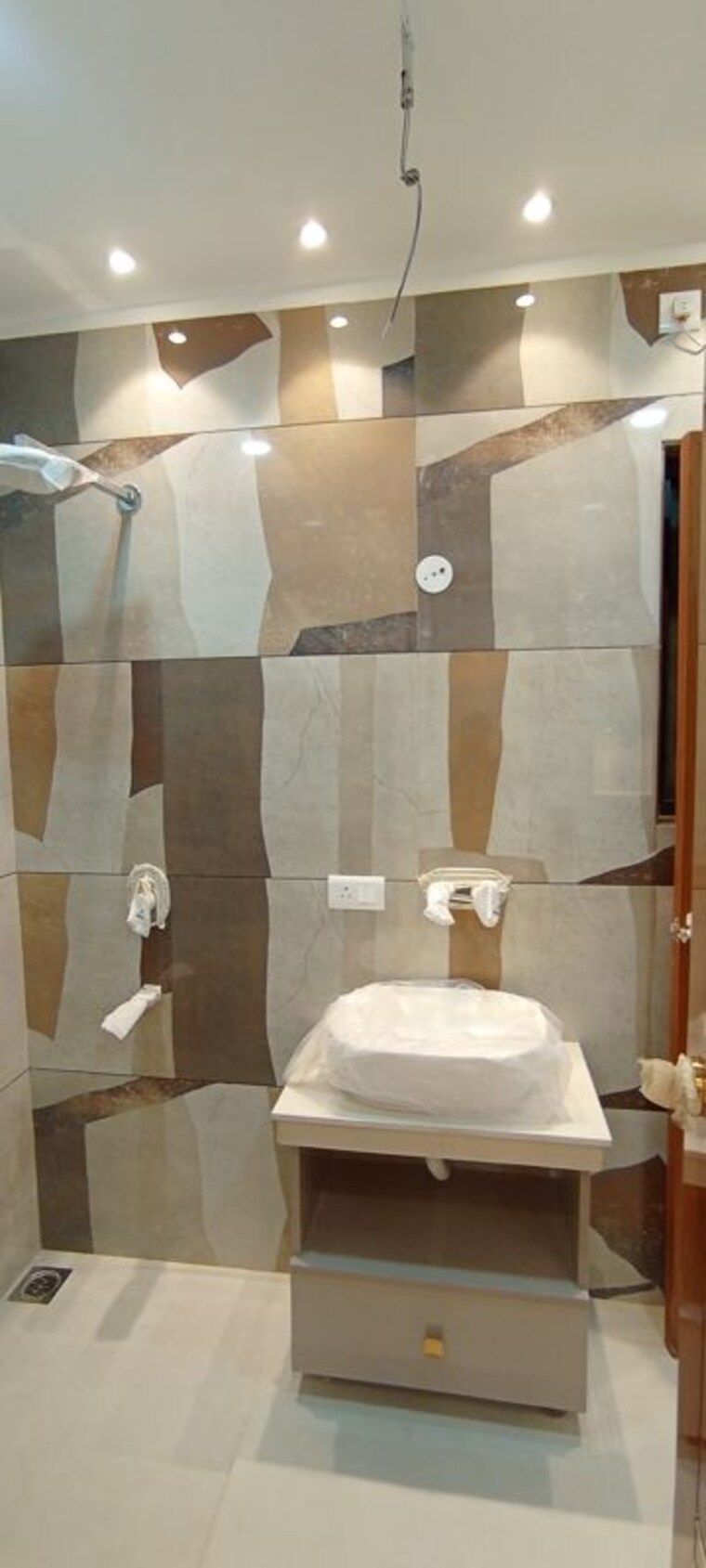 Bathroom, bptp-district-3 3 Bedroom 1620 Sq.Ft. Builder Floor In Sector 85 Faridabad 10685293