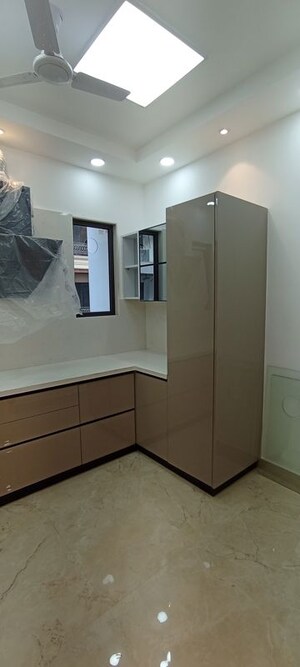 Furnished Amenities in 3 BHK Builder Floor at BPTP District 3, Sector 85 – for Sale