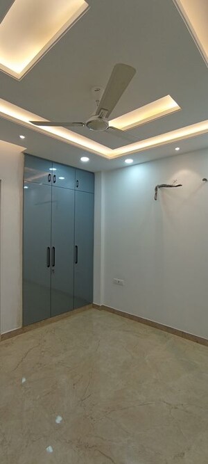 Furnished Amenities in 3 BHK Builder Floor at BPTP District 3, Sector 85 – for Sale