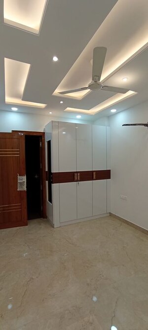 Furnished Amenities in 3 BHK Builder Floor at BPTP District 3, Sector 85 – for Sale