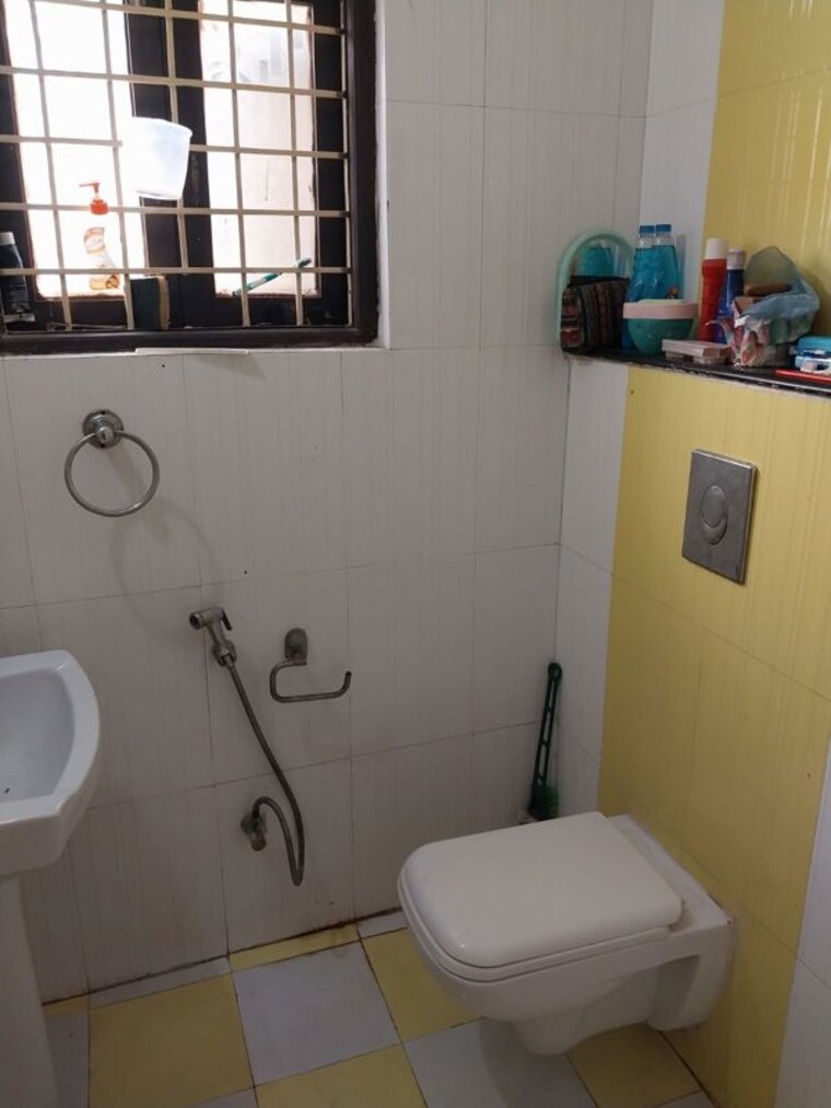 Bathroom, tulip-lemon 2 Bedroom 526 Sq.Ft. Apartment In Sector 69 Gurgaon 10685314