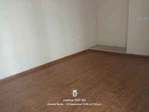 Room in 2 BHK Apartment at Amrapali Dream Valley – for Rent